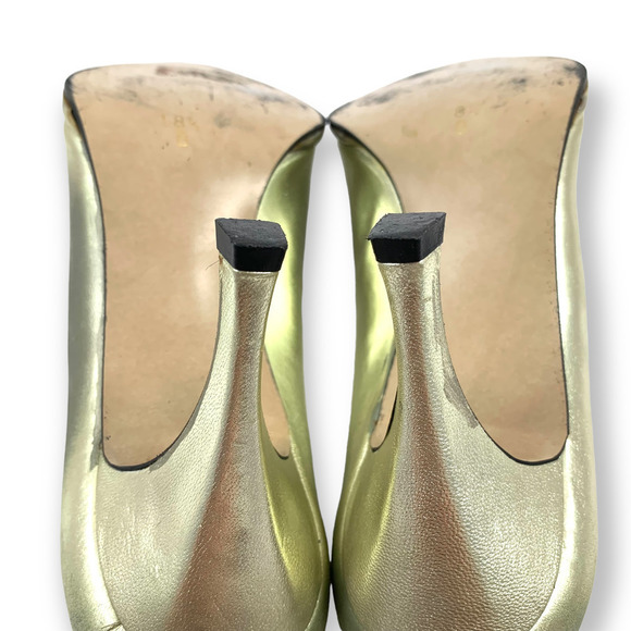 80's Designer metallic gold leather pumps - Picture 3 of 13